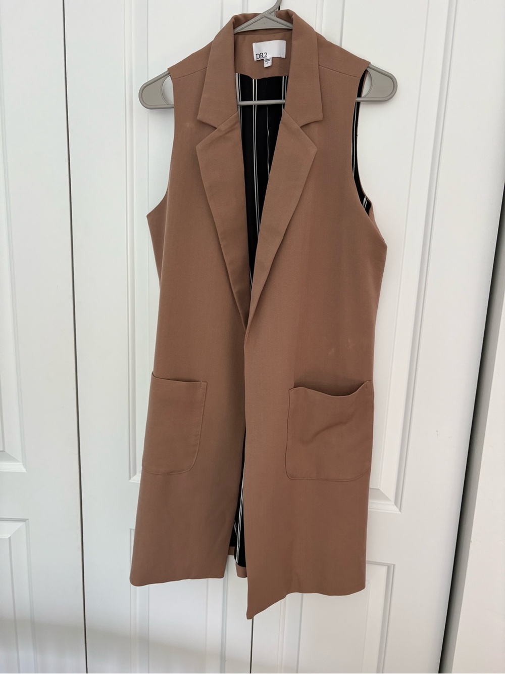 DR2 Long Sleeveless Lapel Vest in Warm Brown